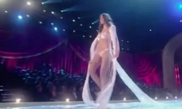 维密史上失误瞬间，大佬们都是如何化解尴尬的？