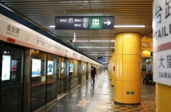 北京地铁单程票是不是只要票价一样，哪个站都能出去