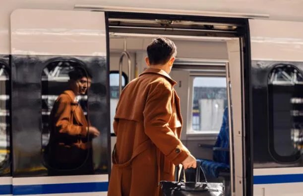 高铁上为什么一般不卖方便面  高铁上很少看到卖方便面是什么原因