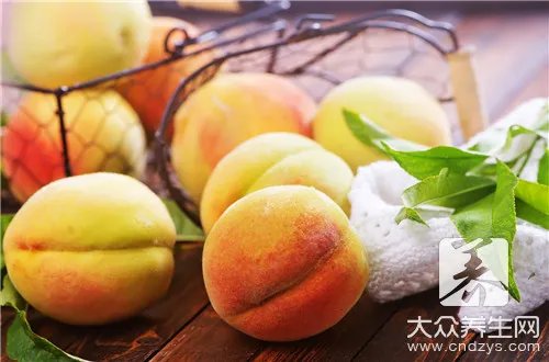 桃子跟西瓜可以一起吃吗