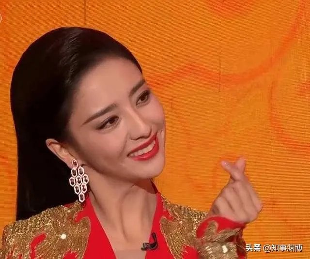 佟丽娅为何能主持春晚？