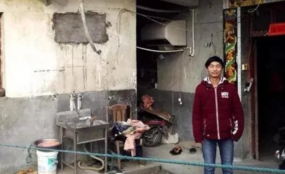 如何看待安徽阜阳市一16岁学生在高烧中救溺水儿童的行为？