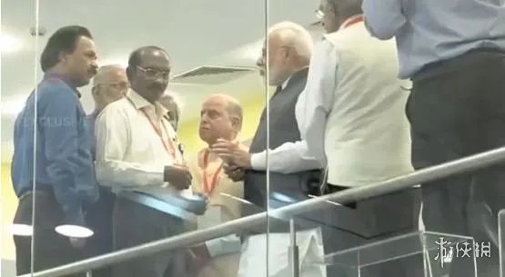 就差最后2.1KM！印度宣布登月失败 莫迪鼓励现场人员