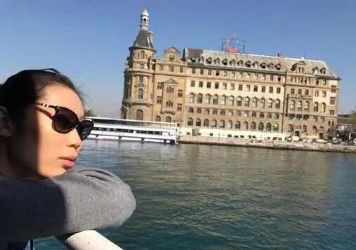 朱婷微博晒休假旅行照，评论区巴西球迷用国旗示爱，你怎么看？