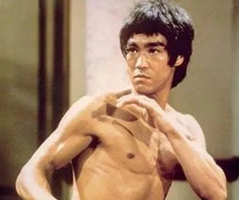 李小龙双截棍打乒乓是真的吗？ 原来是假的