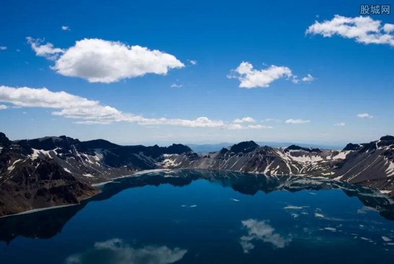 长白山景区因雪太大关了 恢复开放时间暂时未公布