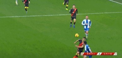 博尔哈16日开通微博@武磊,武磊马上互动:我的兄弟,明天再进一个。你怎么看?