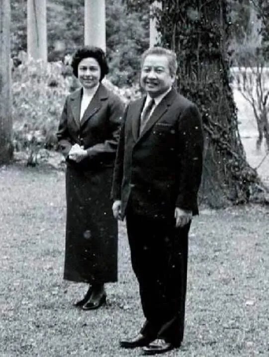 莫尼克王后简历