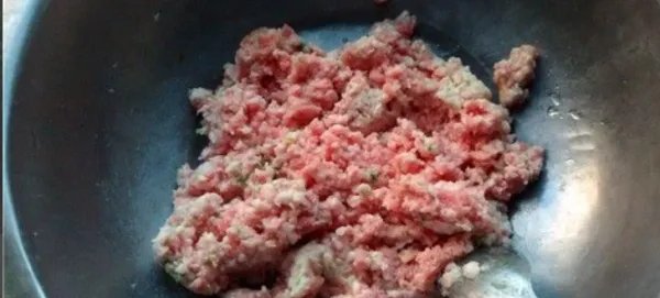 正宗芹菜猪肉饺子馅的做法