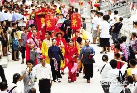 女孩订婚换彩礼钱谈订婚男方需要准备的东西