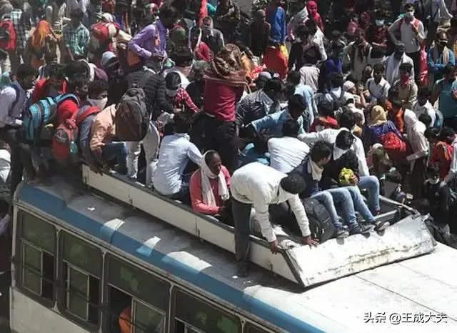 如何看待印度村民因没有自己单独房间住树上隔离？