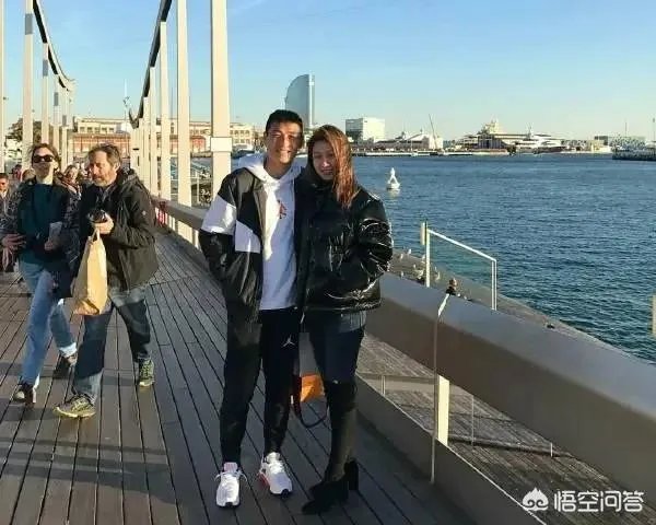 博尔哈16日开通微博@武磊,武磊马上互动:我的兄弟,明天再进一个。你怎么看?