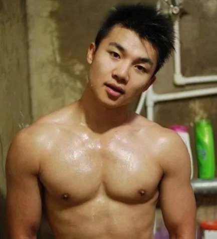 专访同志健身教练金俊的情事  金俊性感秀肌肉照曝光