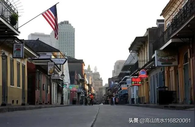 约翰逊能下床行走了，知道美国开出的“药方”了吗？