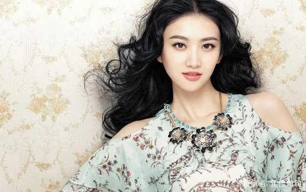 连王思聪都不敢黑她，景甜是什么背景？