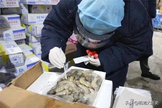 厄瓜多尔冻南美白虾外包装检出新冠病毒，专家研判检出结果不代表具有传染性，海鲜还能不能放心吃？
