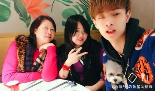 秦霄贤个人资料简介家里干什么的是富二代吗 秦霄贤家公司叫啥