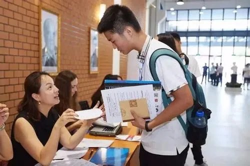 13岁浙大新生报到高考成绩超一本线135分有这么厉害吗？