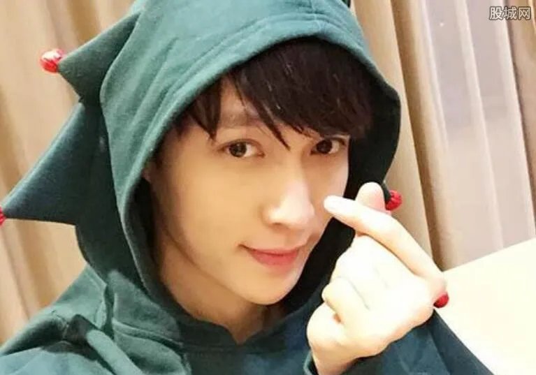 张艺兴整容前真吓人 整容前照片你敢看吗