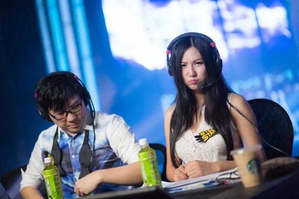 LOL小苍MM最新照片 妩媚动人摄人心魄