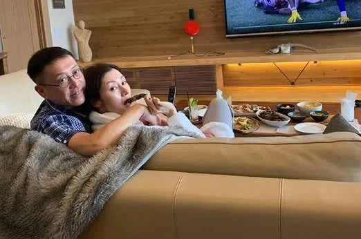 李嘉欣儿子正脸怎么回事:照片眉清目秀显成熟(图)