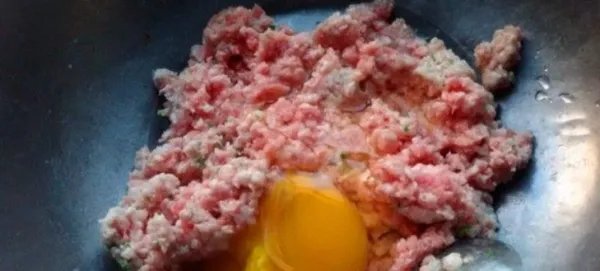 正宗芹菜猪肉饺子馅的做法