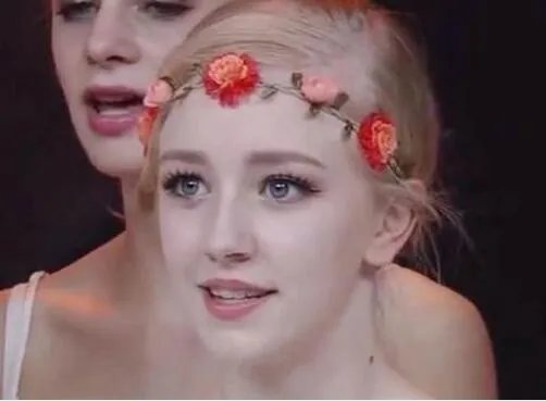 天天向上丹麦美女长网络红人 素顏照曝光一样正翻