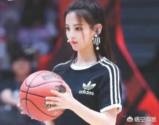 如何看待杨超越参与世界杯抽签？