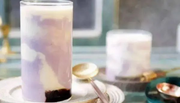 冬天里的第一杯奶茶怎么发朋友圈