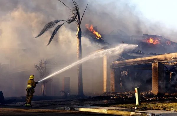 浙江乌镇着火黑夜变成白天，火灾的危害究竟有多大？