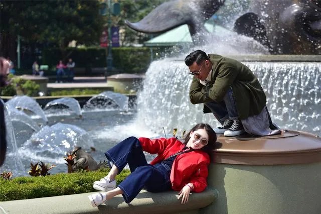 余文乐大婚，周冬雨为何要