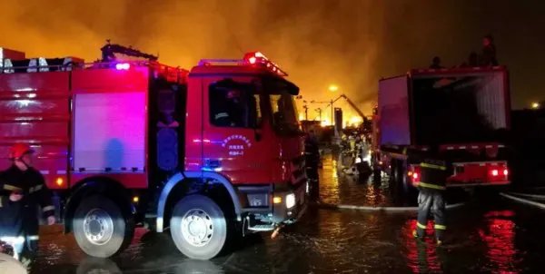 天津港火灾是怎么发生的？