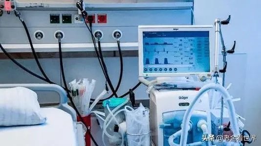 约翰逊能下床行走了，知道美国开出的“药方”了吗？