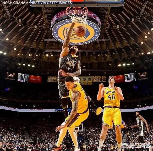 库兹马篮下协防，考辛斯顺下接球完成劲爆隔扣，倒地的库兹马表情狰狞。你怎么看？