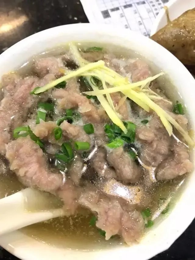 想在福州吃一碗正宗的牛滑，有什么地方可以推荐？