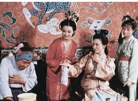 刘姥姥进大观园主要内容