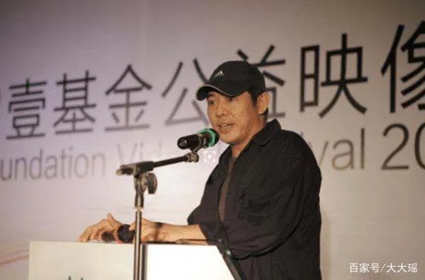 向太替李连杰澄清捐100亿传闻，并曝光李连杰真实家底，你怎么看