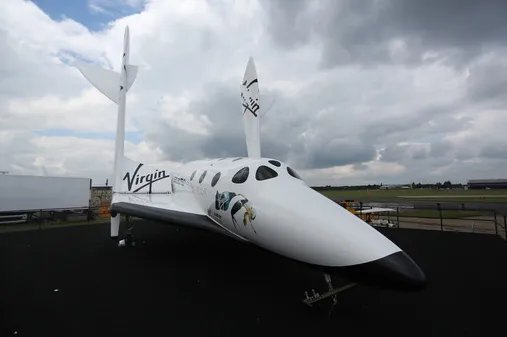 维珍航空赶下中国男孩给出的是什么理由？