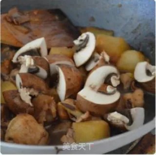 土豆烧鸡块
