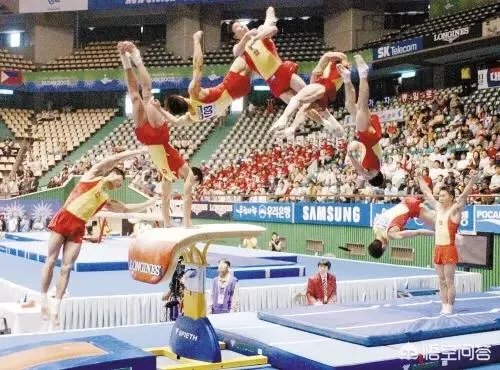 在世界锦标赛中，著名的“李小鹏跳”诞生日期是？