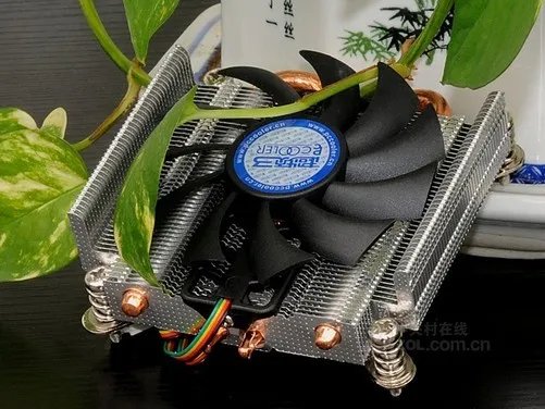 超薄设计 超频三刀锋S85散热器简评