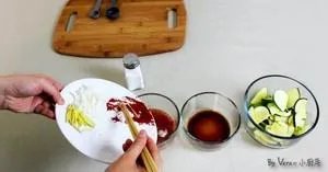 凉拌小南瓜的做法步骤图，凉拌小南瓜怎么做