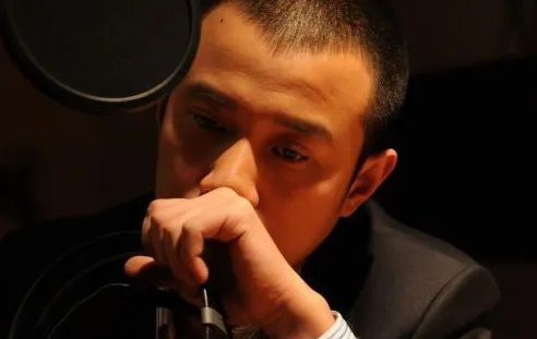 雪豹中的插曲是什么歌？