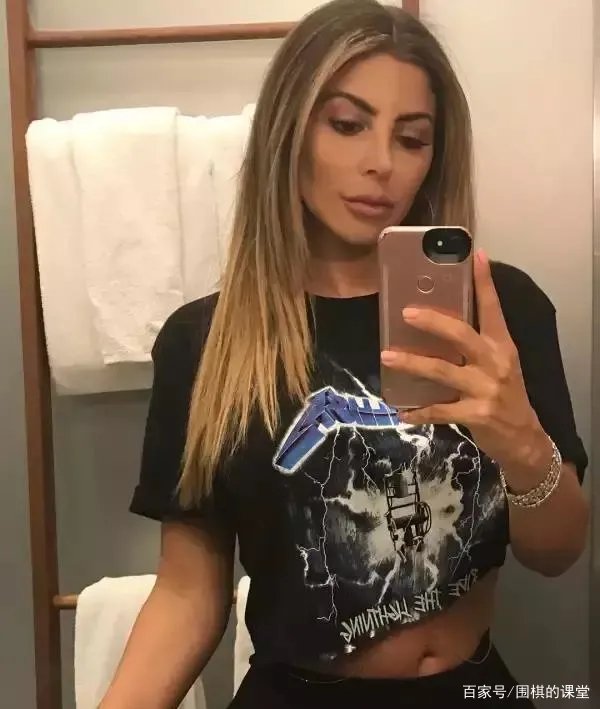 被解雇赚钱能力不如妻子，皮蓬妻子拉尔萨年收入有多少？