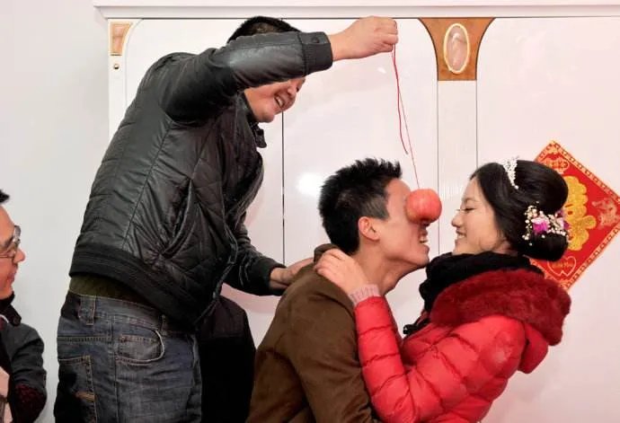 农村结婚闹洞房游戏有哪些 结婚整新人游戏大全