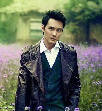 冯绍峰家庭背景惊人 竟然是典型的富二代