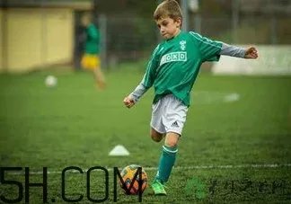 踢足球有哪些技巧？踢足球有哪些注意事项？