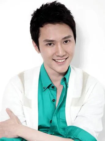 冯绍峰家庭背景惊人 竟然是典型的富二代