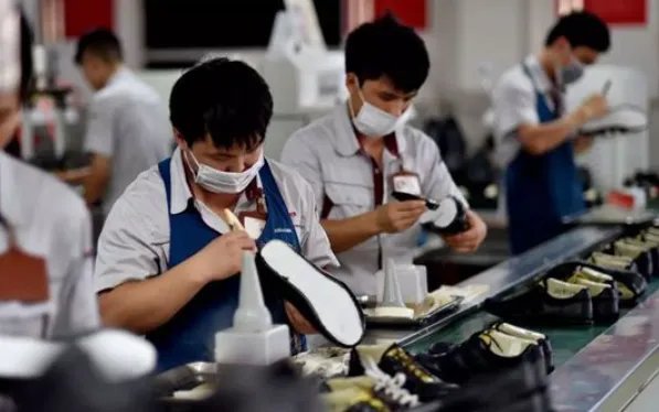 调查：超六成专科毕业生月薪不到五千，背后的原因是什么？