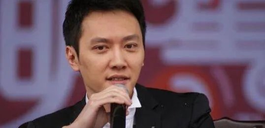 冯绍峰家庭背景惊人 竟然是典型的富二代